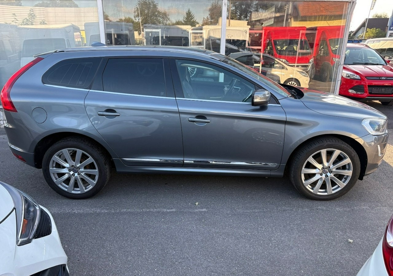 Volvo XC60 I Volvo XC 60 2,4 D4 AWD 190KM Summum Navi Panorama Skóry Kamera 2017 - Позашляховик: фото 2 Volvo XC60 I Volvo XC 60 2,4 D4 AWD 190KM Summum Navi Panorama Skóry Kamera 2017 - Позашляховик: фото 2