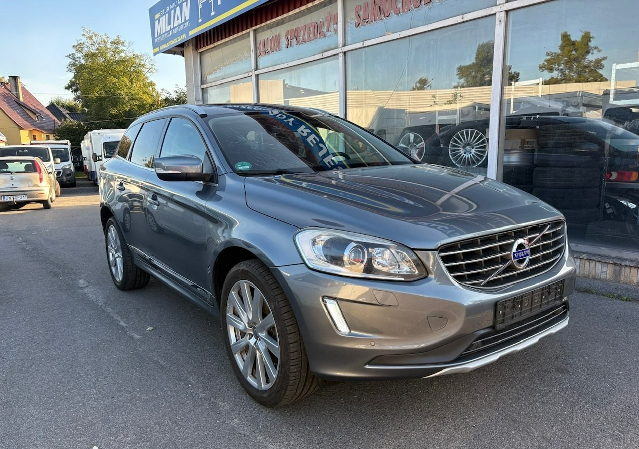 Volvo XC60 I Volvo XC 60 2,4 D4 AWD 190KM Summum Navi Panorama Skóry Kamera 2017 - Позашляховик: фото 1 Volvo XC60 I Volvo XC 60 2,4 D4 AWD 190KM Summum Navi Panorama Skóry Kamera 2017 - Позашляховик: фото 1