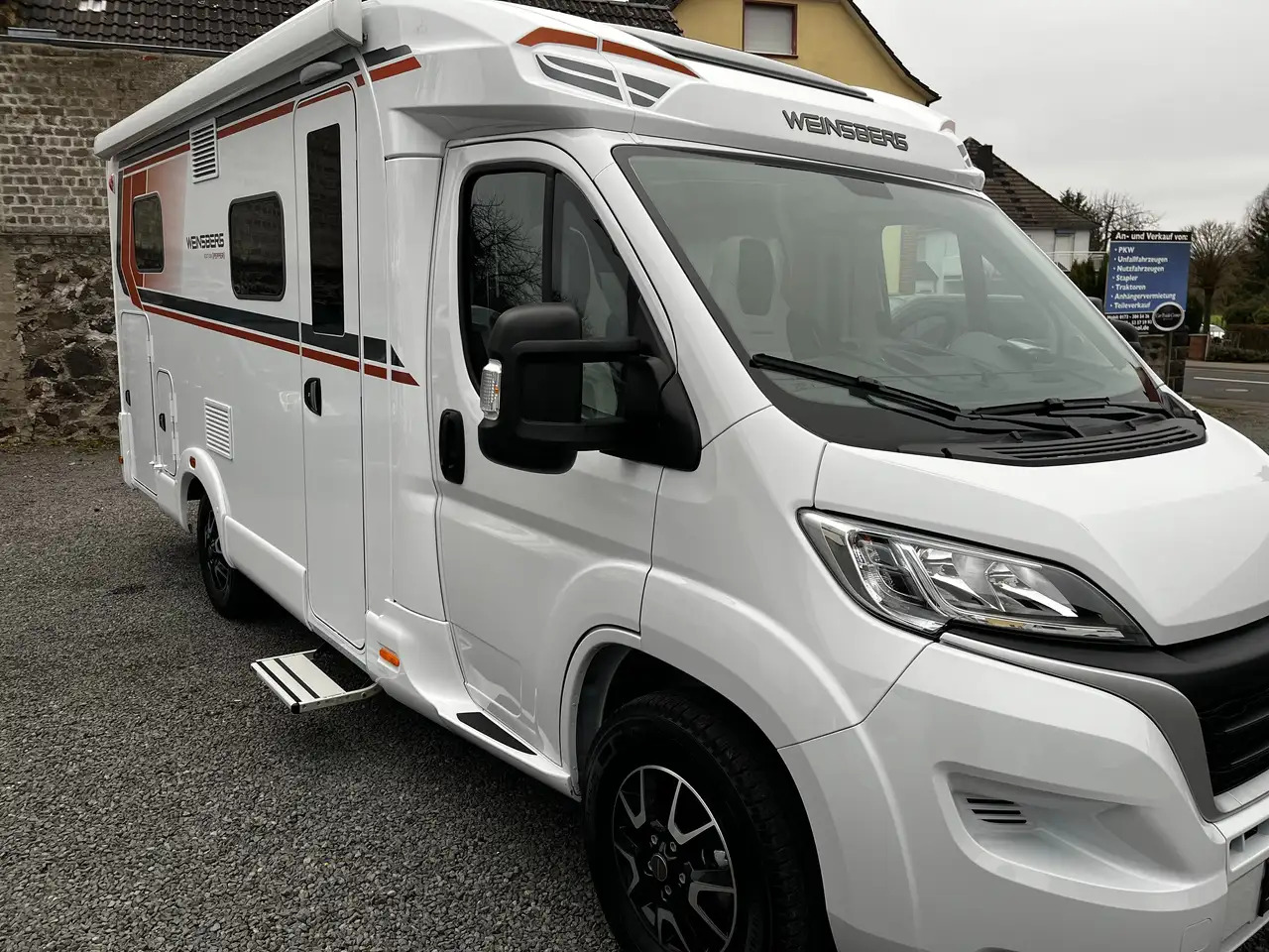 Weinsberg CaraCompact 600 MEG Pepper Mietwagen Verfügbar - Напівінтегрований автобудинок: фото 1 Weinsberg CaraCompact 600 MEG Pepper Mietwagen Verfügbar - Напівінтегрований автобудинок: фото 1