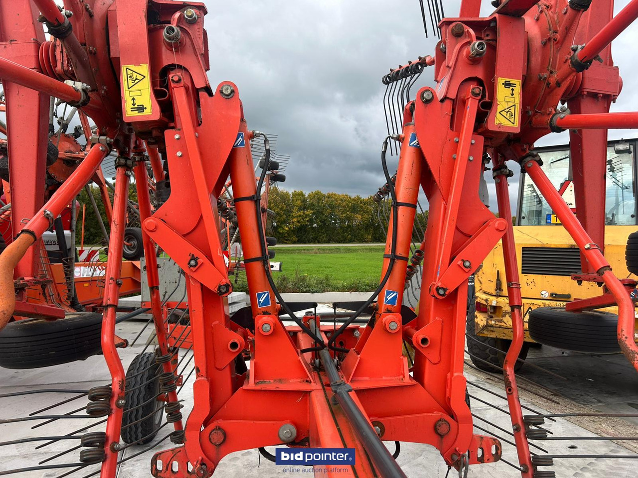 Kuhn GA8121 - Сіноворушилка: фото 1 Kuhn GA8121 - Сіноворушилка: фото 1