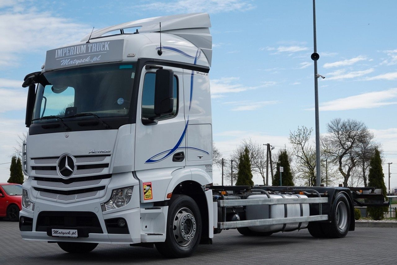 Mercedes-Benz ACTROS 1845 / BDF / DO PRZEWOZU KONTENERÓW / - Контейнеровоз/ Змінний кузов вантажівка: фото 1 Mercedes-Benz ACTROS 1845 / BDF / DO PRZEWOZU KONTENERÓW / - Контейнеровоз/ Змінний кузов вантажівка: фото 1