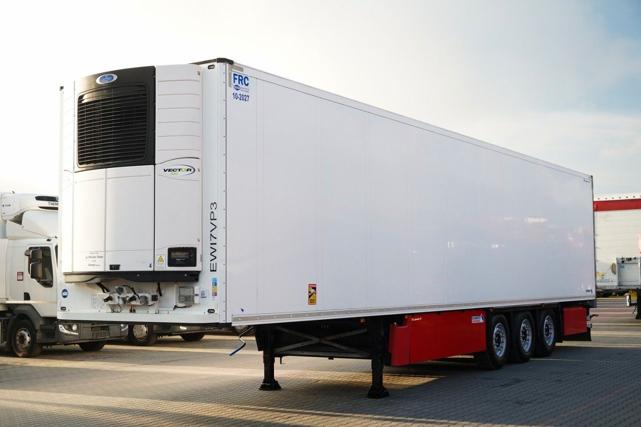Schmitz Cargobull CHŁODNIA / CARRIER VECTOR 1550 / 2x OŚ PODNOSZO - Рефрижератор напівпричіп: фото 1 Schmitz Cargobull CHŁODNIA / CARRIER VECTOR 1550 / 2x OŚ PODNOSZO - Рефрижератор напівпричіп: фото 1