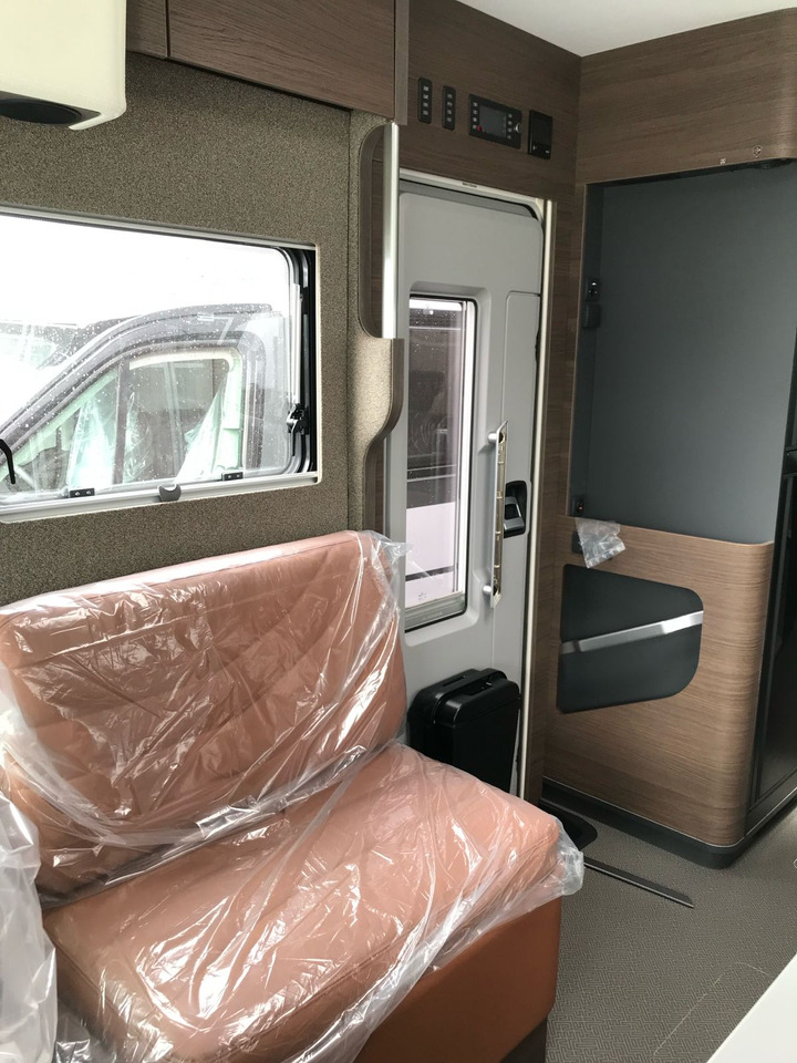 ADRIA Super Sonic 890 LC - Інтегрований автобудинок: фото 4 ADRIA Super Sonic 890 LC - Інтегрований автобудинок: фото 4