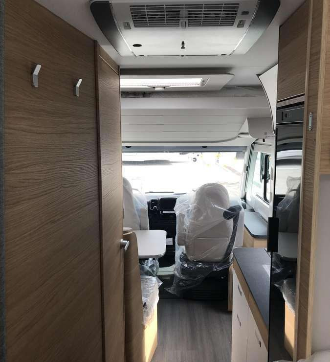 Adria Sonic 600SL - Інтегрований автобудинок: фото 5 Adria Sonic 600SL - Інтегрований автобудинок: фото 5
