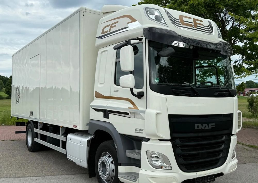 DAF CF 330/10.2017/KONTENER MEBLOWY/IZOTERMA/WINDA/18 PALET/E6/NISKI PRZEBIEG/Z NIEMIEC/JAK NOWY/DUŻY SILNIK/ - Вантажівка з закритим кузовом: фото 2 DAF CF 330/10.2017/KONTENER MEBLOWY/IZOTERMA/WINDA/18 PALET/E6/NISKI PRZEBIEG/Z NIEMIEC/JAK NOWY/DUŻY SILNIK/ - Вантажівка з закритим кузовом: фото 2