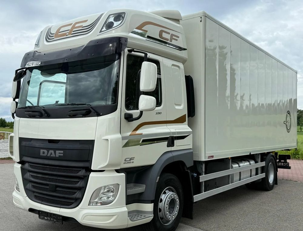 DAF CF 330/10.2017/KONTENER MEBLOWY/IZOTERMA/WINDA/18 PALET/E6/NISKI PRZEBIEG/Z NIEMIEC/JAK NOWY/DUŻY SILNIK/ - Вантажівка з закритим кузовом: фото 1 DAF CF 330/10.2017/KONTENER MEBLOWY/IZOTERMA/WINDA/18 PALET/E6/NISKI PRZEBIEG/Z NIEMIEC/JAK NOWY/DUŻY SILNIK/ - Вантажівка з закритим кузовом: фото 1