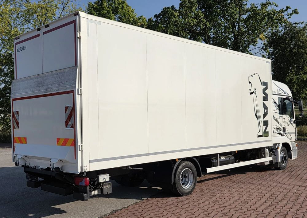 MAN TGL 12.250 / KONTENER / IZOTERMA / WINDA / 2019R / EURO 6 / PEŁEN SERWIS / 6 TON ŁADOWNOŚĆ / SPROWADZONY / ZADBANY / JAK NOWY / KSIĄŻKA SERWISOWA / E6 / 17 PALET - Вантажівка з закритим кузовом: фото 4 MAN TGL 12.250 / KONTENER / IZOTERMA / WINDA / 2019R / EURO 6 / PEŁEN SERWIS / 6 TON ŁADOWNOŚĆ / SPROWADZONY / ZADBANY / JAK NOWY / KSIĄŻKA SERWISOWA / E6 / 17 PALET - Вантажівка з закритим кузовом: фото 4