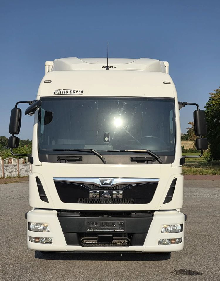 MAN TGL 12.250 / KONTENER / IZOTERMA / WINDA / 2019R / EURO 6 / PEŁEN SERWIS / 6 TON ŁADOWNOŚĆ / SPROWADZONY / ZADBANY / JAK NOWY / KSIĄŻKA SERWISOWA / E6 / 17 PALET - Вантажівка з закритим кузовом: фото 3 MAN TGL 12.250 / KONTENER / IZOTERMA / WINDA / 2019R / EURO 6 / PEŁEN SERWIS / 6 TON ŁADOWNOŚĆ / SPROWADZONY / ZADBANY / JAK NOWY / KSIĄŻKA SERWISOWA / E6 / 17 PALET - Вантажівка з закритим кузовом: фото 3