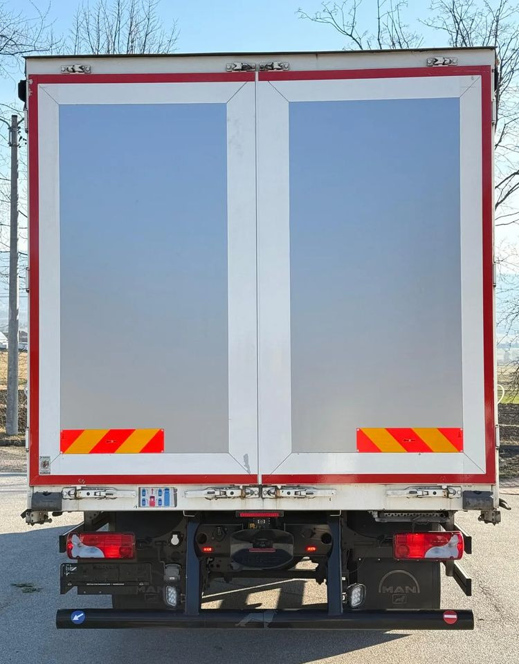 MAN TGM 15.290/E6/FIRANKA/BURTO-FIRANKA/SZKOŁA JAZDY/MAŁY ROZSTAW OSI/16PALET/WINDA/NISKI PRZEBIEG/2019/SERWISOWANY/JAK NOWY - Тентована вантажівка: фото 4 MAN TGM 15.290/E6/FIRANKA/BURTO-FIRANKA/SZKOŁA JAZDY/MAŁY ROZSTAW OSI/16PALET/WINDA/NISKI PRZEBIEG/2019/SERWISOWANY/JAK NOWY - Тентована вантажівка: фото 4