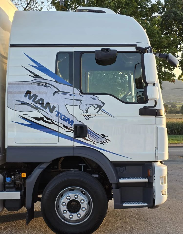 Вантажівка з закритим кузовом MAN TGM 15.290 / TGL / KONTENER / IZOTERMA / WINDA / KLIMA POSTOJOWA / 2019R / EURO 6 / PEŁEN SERWIS / 8200KG ŁADOWNOŚĆ / SPROWADZONY / ZADBANY / JAK NOWY / KSIĄŻKA SERWISOWA / E6 / 18 PALET: фото 7 Вантажівка з закритим кузовом MAN TGM 15.290 / TGL / KONTENER / IZOTERMA / WINDA / KLIMA POSTOJOWA / 2019R / EURO 6 / PEŁEN SERWIS / 8200KG ŁADOWNOŚĆ / SPROWADZONY / ZADBANY / JAK NOWY / KSIĄŻKA SERWISOWA / E6 / 18 PALET: фото 7