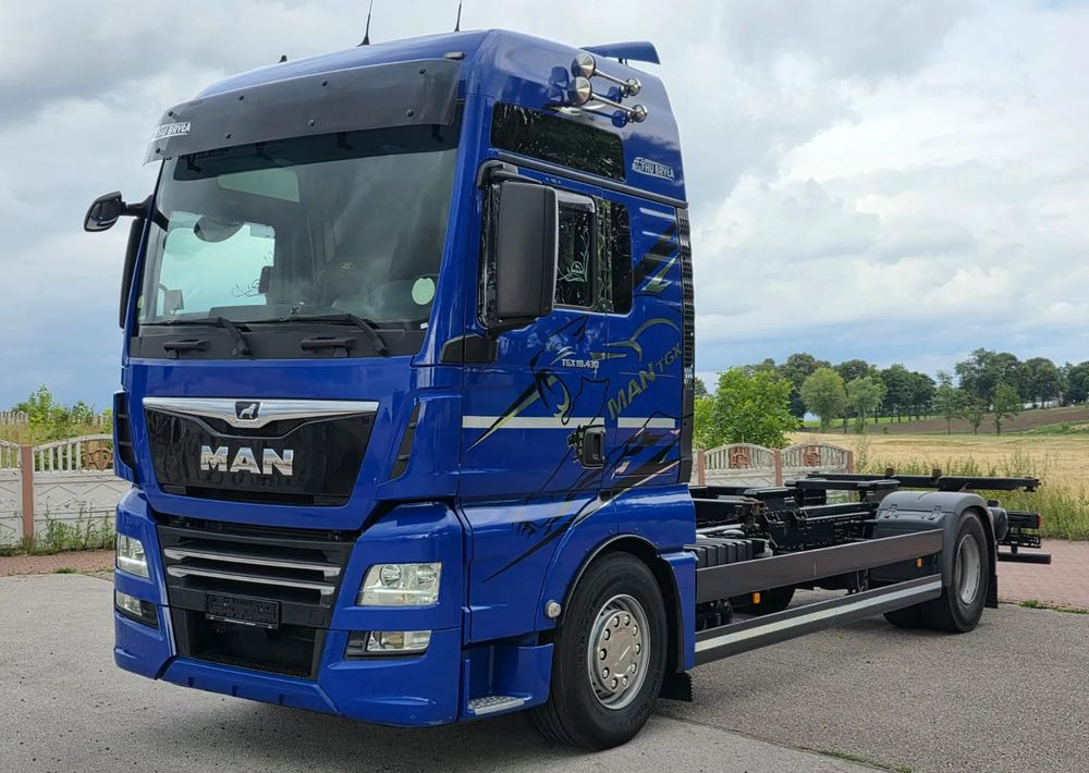 MAN TGX 18.430 / SPROWADZONY / DO ŻYWCA / 2020 / KLIMA POSTOJOWA / SERWISOWANY / JAK NOWY / NISKI PRZEBIEG / RAMA / BDF / E6 - Вантажівка шасі: фото 1 MAN TGX 18.430 / SPROWADZONY / DO ŻYWCA / 2020 / KLIMA POSTOJOWA / SERWISOWANY / JAK NOWY / NISKI PRZEBIEG / RAMA / BDF / E6 - Вантажівка шасі: фото 1