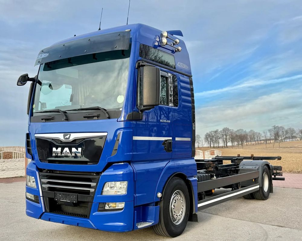 MAN TGX 18.430/SPROWADZONY/DO ŻYWCA/DO BYDŁA/2020/KLIMA POSTOJOWA/SERWISOWANY/JAK NOWY/NISKI PRZEBIEG/RAMA/BDF/E6 - Вантажівка шасі: фото 2 MAN TGX 18.430/SPROWADZONY/DO ŻYWCA/DO BYDŁA/2020/KLIMA POSTOJOWA/SERWISOWANY/JAK NOWY/NISKI PRZEBIEG/RAMA/BDF/E6 - Вантажівка шасі: фото 2