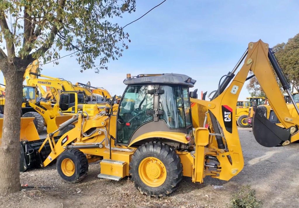 CAT 420 F Caterpillar 420F backhoe loader - Екскаватор-навантажувач: фото 1 CAT 420 F Caterpillar 420F backhoe loader - Екскаватор-навантажувач: фото 1
