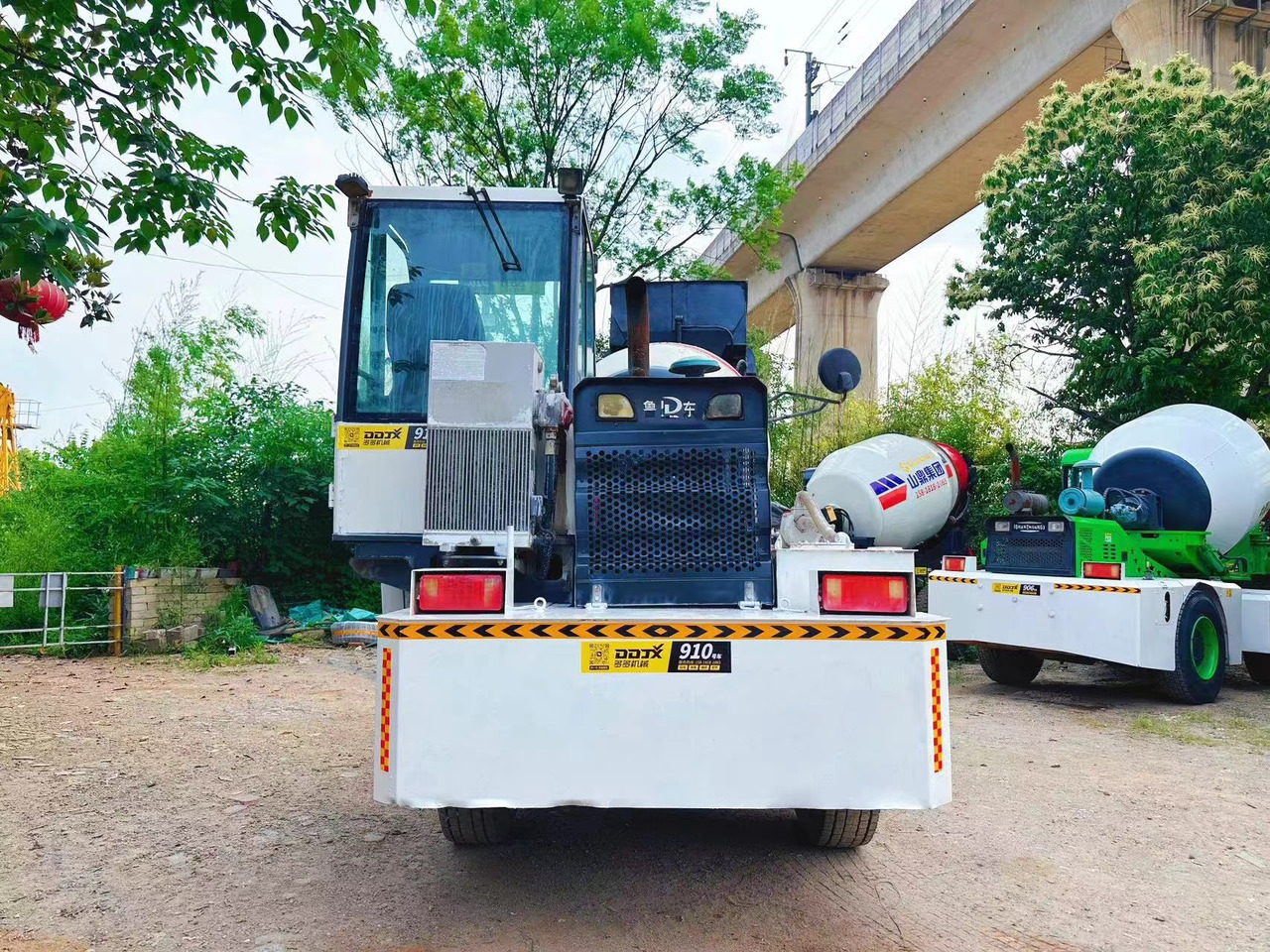 DEYI 2 cubic concrete mixer - Автобетонозмішувач: фото 5 DEYI 2 cubic concrete mixer - Автобетонозмішувач: фото 5