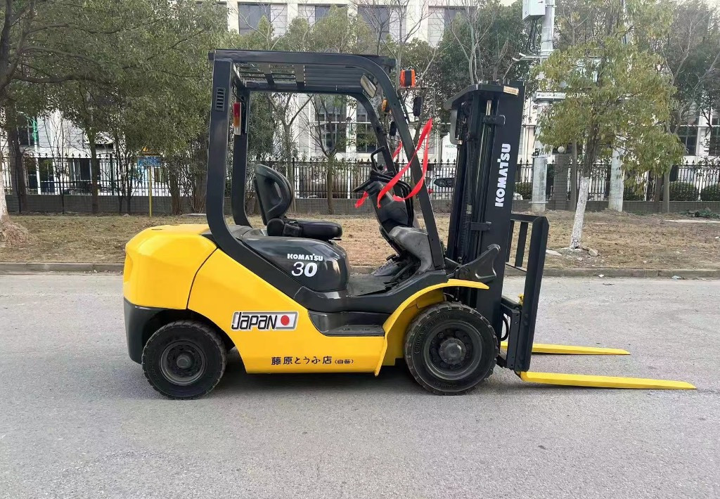 Komatsu 30 30 - Дизельний навантажувач: фото 1 Komatsu 30 30 - Дизельний навантажувач: фото 1