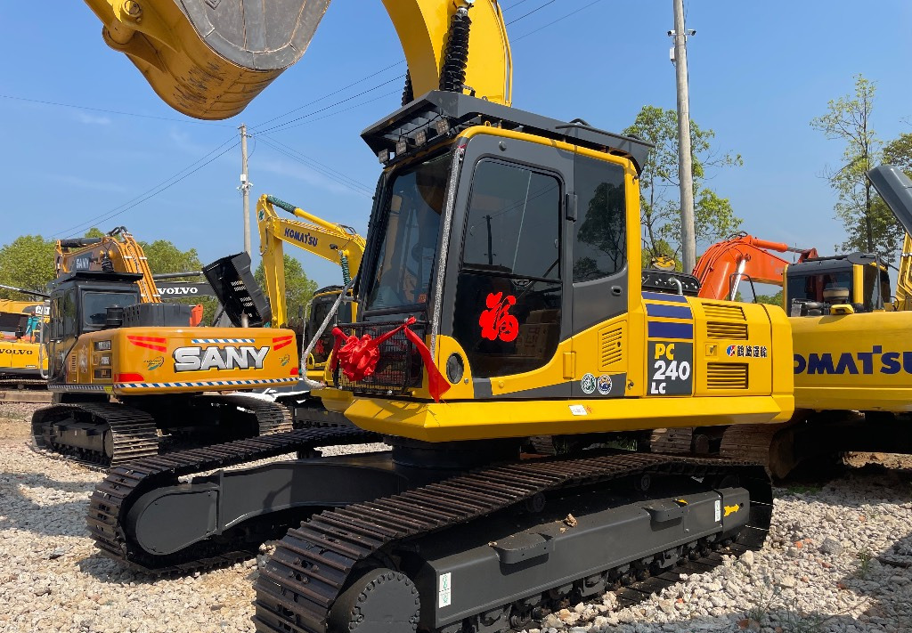 Komatsu PC 240 PC220 PC240-8 - Гусеничний екскаватор: фото 2 Komatsu PC 240 PC220 PC240-8 - Гусеничний екскаватор: фото 2