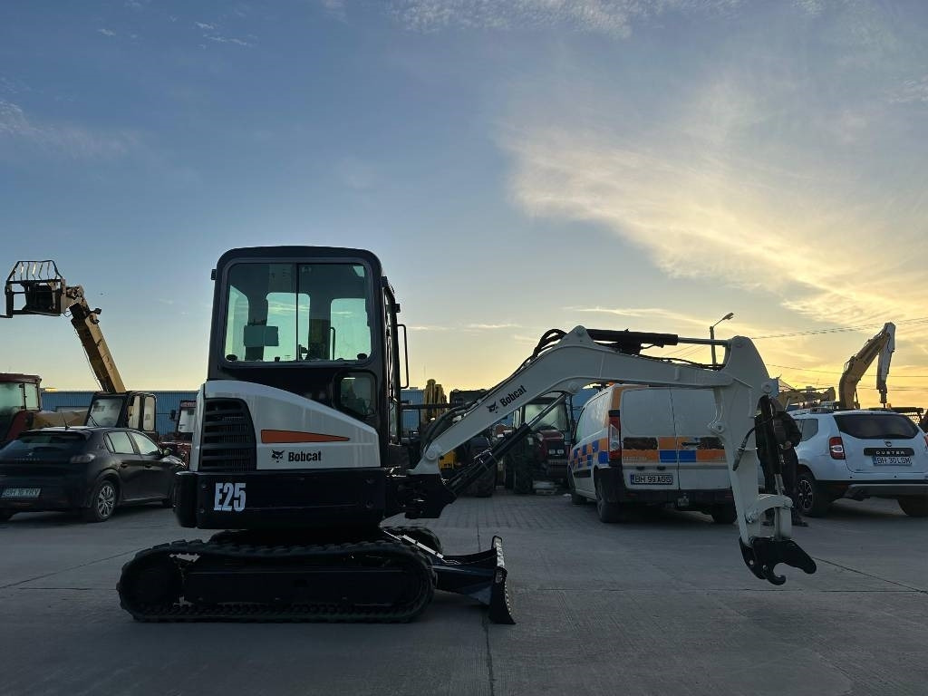 Bobcat E25EM - Міні-екскаватор: фото 5 Bobcat E25EM - Міні-екскаватор: фото 5