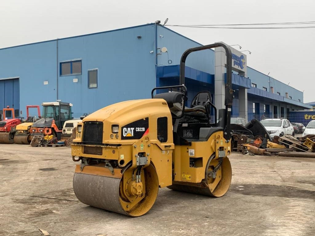 CAT CB 22B - Дорожній каток: фото 1 CAT CB 22B - Дорожній каток: фото 1