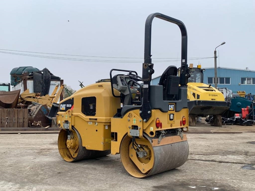 CAT CB 22B - Дорожній каток: фото 3 CAT CB 22B - Дорожній каток: фото 3