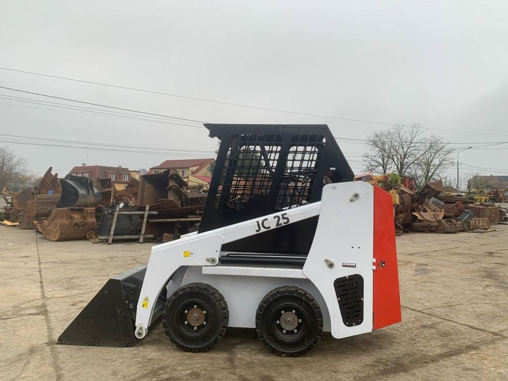 Міні-навантажувач JC 25: фото 6 Міні-навантажувач JC 25: фото 6