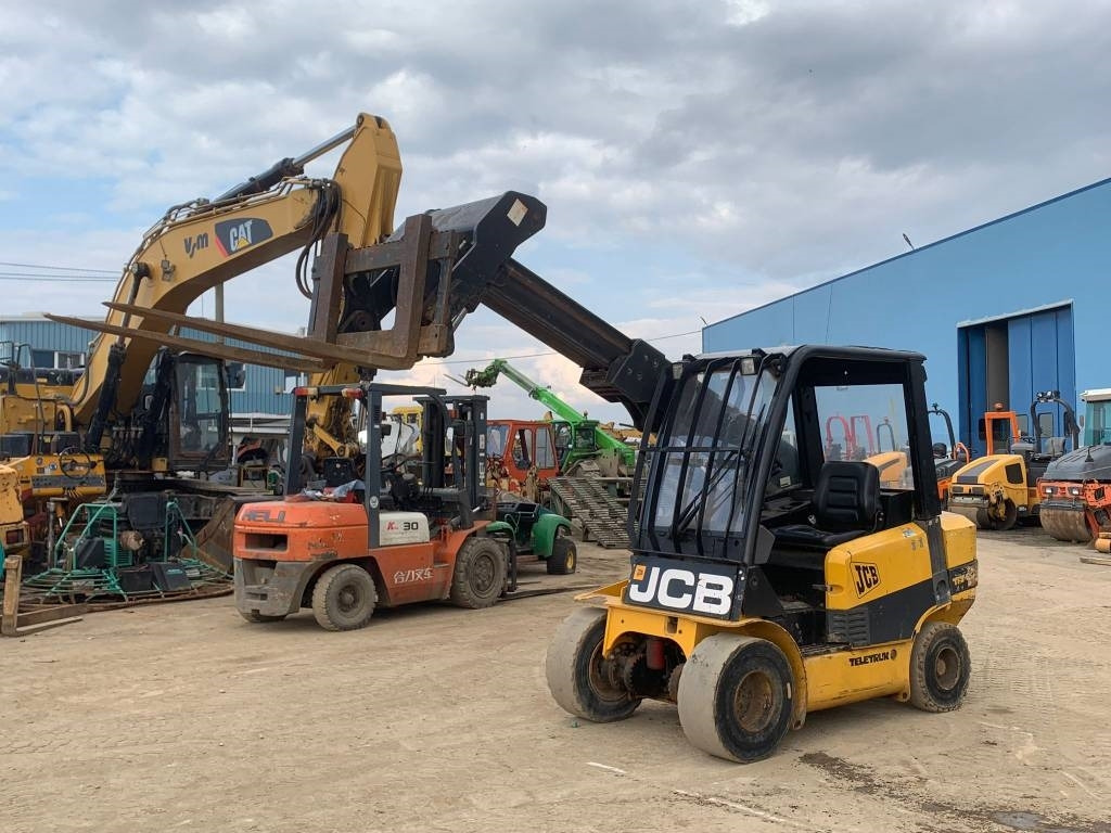 JCB TLT 30 D - Навантажувач телескопічний: фото 1 JCB TLT 30 D - Навантажувач телескопічний: фото 1