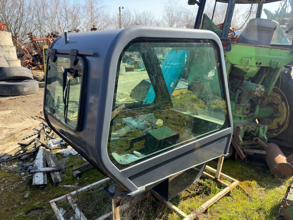 Manitou Telescopic Handler Cabin - Кабіна в категорії Будівельна техніка: фото 2 Manitou Telescopic Handler Cabin - Кабіна в категорії Будівельна техніка: фото 2