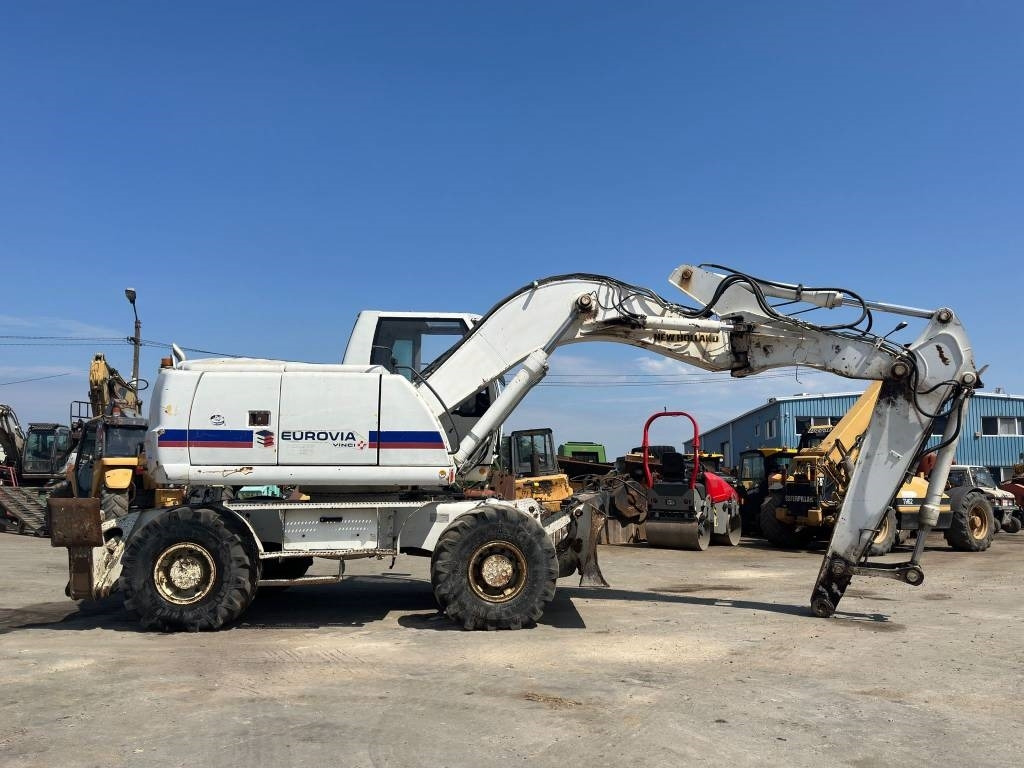 New Holland MH Plus - Колісний екскаватор: фото 3 New Holland MH Plus - Колісний екскаватор: фото 3