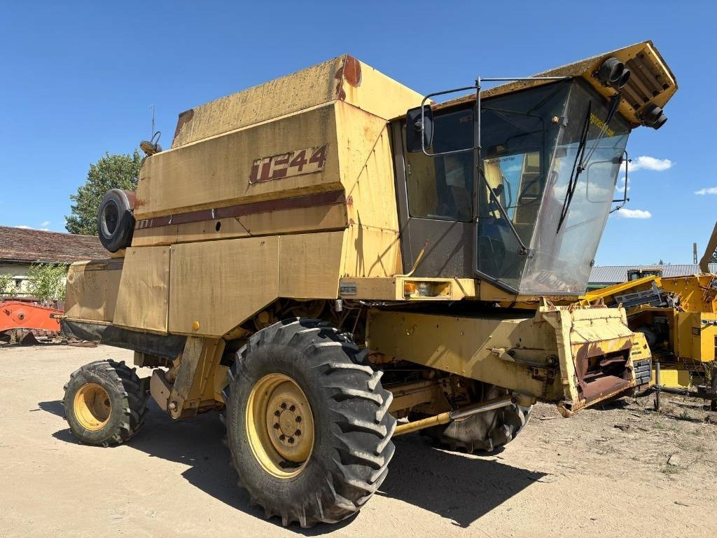 New Holland TF 44 - Зернозбиральний комбайн: фото 4 New Holland TF 44 - Зернозбиральний комбайн: фото 4