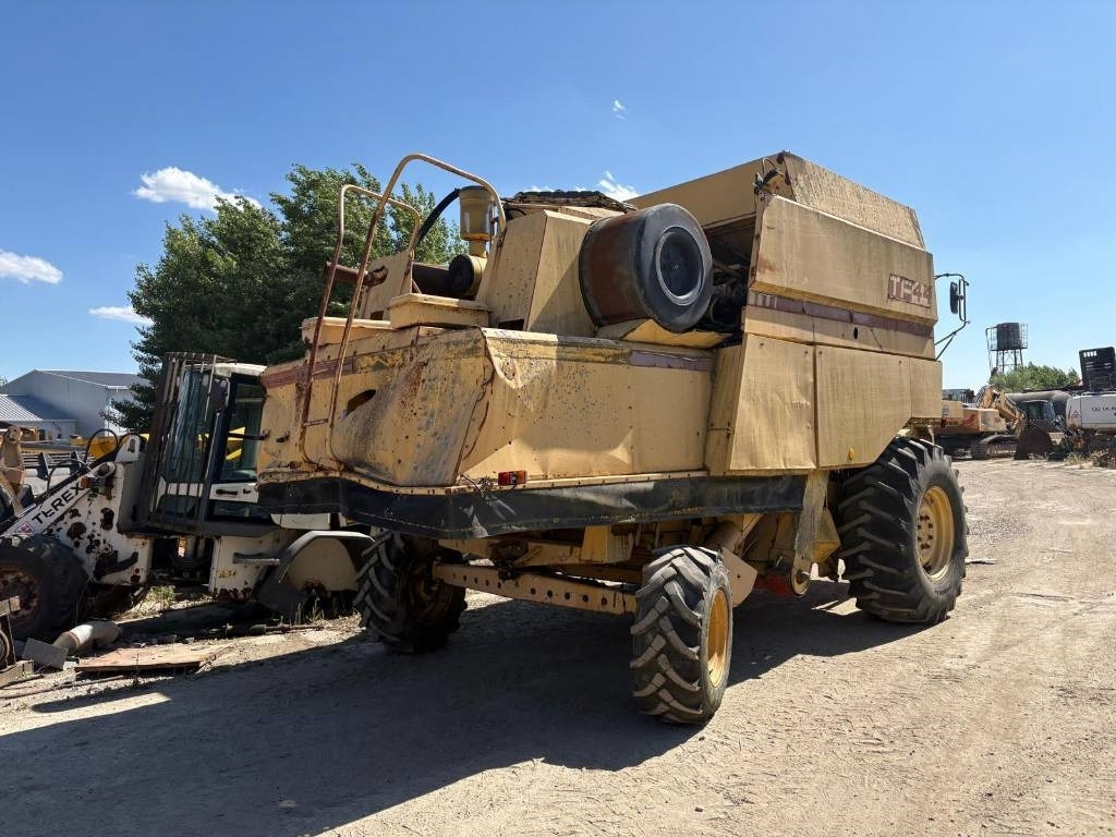 New Holland TF 44 - Зернозбиральний комбайн: фото 2 New Holland TF 44 - Зернозбиральний комбайн: фото 2