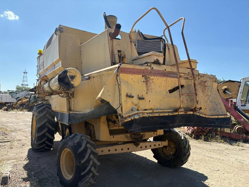 New Holland TF 44 - Зернозбиральний комбайн: фото 3 New Holland TF 44 - Зернозбиральний комбайн: фото 3