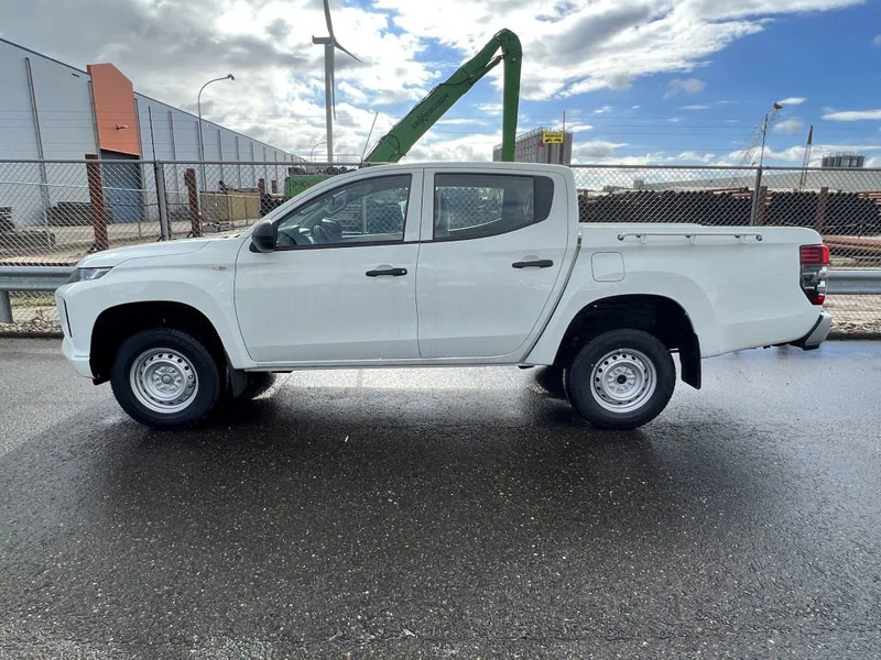 Mitsubishi L200 4x4 - 8 UNITS in WHITE 2.5 D GL Double Cab - EURO 2 - NEW!! Ready for work!!!** - Пікап, Вантажопасажирський фургон: фото 1 Mitsubishi L200 4x4 - 8 UNITS in WHITE 2.5 D GL Double Cab - EURO 2 - NEW!! Ready for work!!!** - Пікап, Вантажопасажирський фургон: фото 1