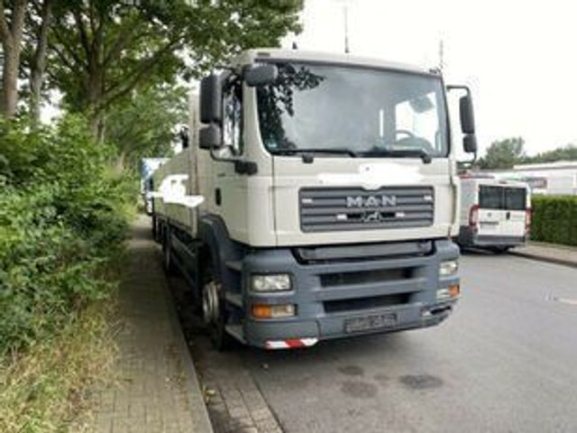 MAN 26.320 Pritsche mit Kran Tirre 170 - Бортова вантажівка/ Платформа, Вантажівка з маніпулятором: фото 2 MAN 26.320 Pritsche mit Kran Tirre 170 - Бортова вантажівка/ Платформа, Вантажівка з маніпулятором: фото 2