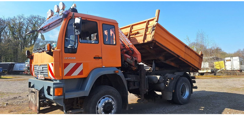 MAN TGM 18.240PS 4x4 3.S-Kipper mit Kran - Самоскид вантажівка, Вантажівка з маніпулятором: фото 1 MAN TGM 18.240PS 4x4 3.S-Kipper mit Kran - Самоскид вантажівка, Вантажівка з маніпулятором: фото 1