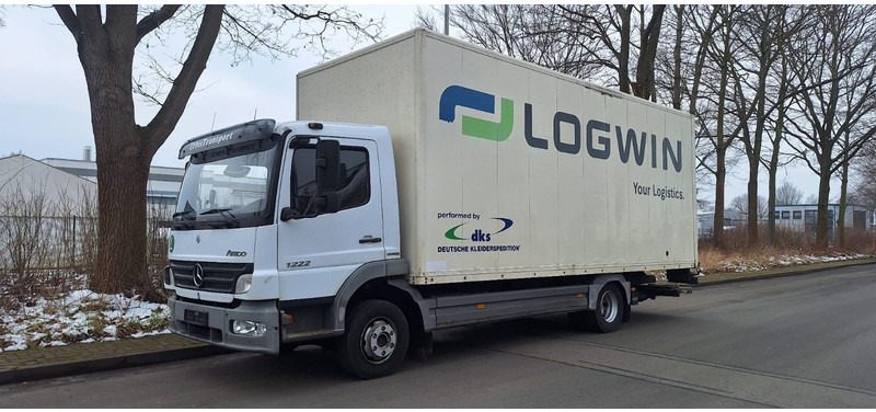 Mercedes-Benz 1222 Atego Koffer mit LBW Klima - Вантажівка з закритим кузовом: фото 1 Mercedes-Benz 1222 Atego Koffer mit LBW Klima - Вантажівка з закритим кузовом: фото 1