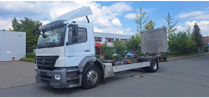Mercedes-Benz 1833 2 Achser für BDF mit LBW - Вантажівка шасі: фото 1 Mercedes-Benz 1833 2 Achser für BDF mit LBW - Вантажівка шасі: фото 1