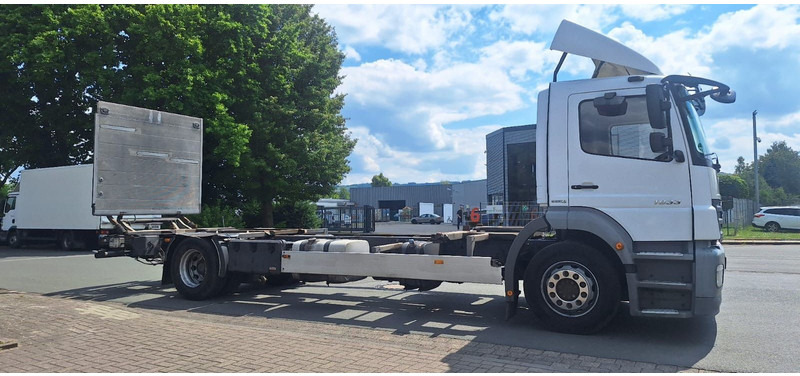 Mercedes-Benz 1833 2 Achser für BDF mit LBW - Вантажівка шасі: фото 3 Mercedes-Benz 1833 2 Achser für BDF mit LBW - Вантажівка шасі: фото 3