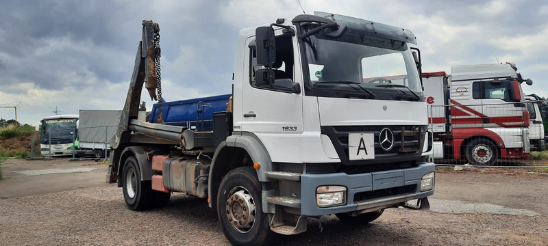 Mercedes-Benz 1833 Absetzkipper - Скіповий навантажувач вантажівка: фото 2 Mercedes-Benz 1833 Absetzkipper - Скіповий навантажувач вантажівка: фото 2