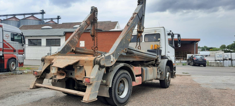 Mercedes-Benz 1833 Absetzkipper - Скіповий навантажувач вантажівка: фото 5 Mercedes-Benz 1833 Absetzkipper - Скіповий навантажувач вантажівка: фото 5