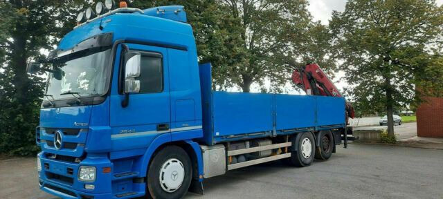 Mercedes-Benz 2544 Pritsche mit Kran Hiab XS am Heck - Бортова вантажівка/ Платформа, Вантажівка з маніпулятором: фото 1 Mercedes-Benz 2544 Pritsche mit Kran Hiab XS am Heck - Бортова вантажівка/ Платформа, Вантажівка з маніпулятором: фото 1