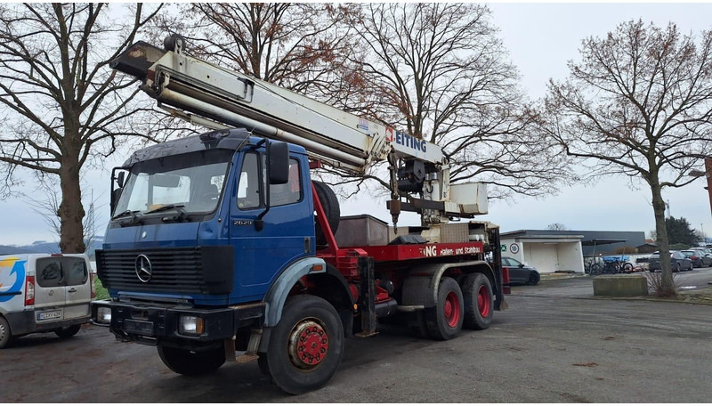 Mercedes-Benz 2629 AK Motorwagen mit Kran Dachdeckerkran6x6 - Бортова вантажівка/ Платформа, Вантажівка з маніпулятором: фото 2 Mercedes-Benz 2629 AK Motorwagen mit Kran Dachdeckerkran6x6 - Бортова вантажівка/ Платформа, Вантажівка з маніпулятором: фото 2