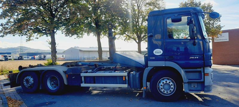 Mercedes-Benz 2641 Abrollkipper - Гаковий мультиліфт вантажівка: фото 4 Mercedes-Benz 2641 Abrollkipper - Гаковий мультиліфт вантажівка: фото 4