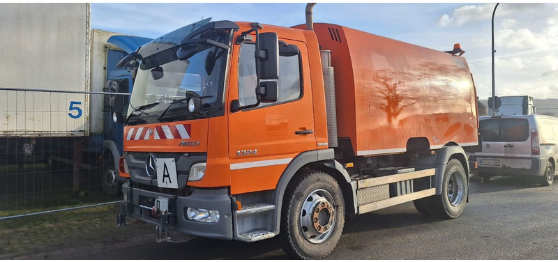 Mercedes-Benz Atego 1524 2 6-Zyl. 4x2 - Підмітально-прибиральна машина: фото 1 Mercedes-Benz Atego 1524 2 6-Zyl. 4x2 - Підмітально-прибиральна машина: фото 1