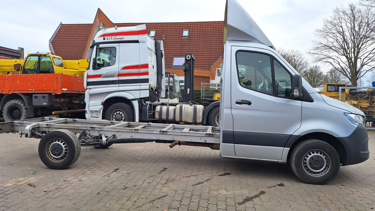 Mercedes-Benz Fahrgestell 316 - Вантажівка шасі: фото 3 Mercedes-Benz Fahrgestell 316 - Вантажівка шасі: фото 3