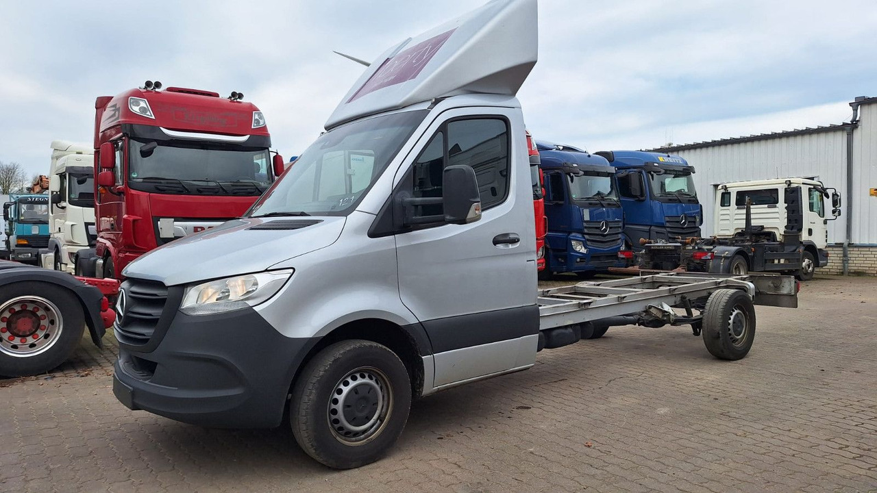 Mercedes-Benz Fahrgestell 316 - Вантажівка шасі: фото 1 Mercedes-Benz Fahrgestell 316 - Вантажівка шасі: фото 1