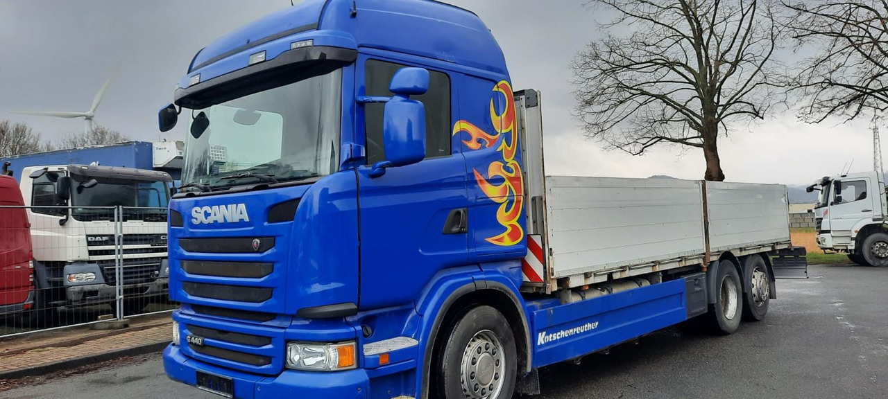 Scania G440 Pritsche 6x2 Kran am Heck vor. - Бортова вантажівка/ Платформа, Вантажівка з маніпулятором: фото 1 Scania G440 Pritsche 6x2 Kran am Heck vor. - Бортова вантажівка/ Платформа, Вантажівка з маніпулятором: фото 1