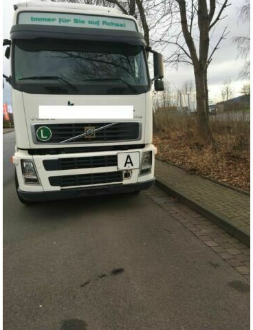 Volvo FH12-420 G.Haus 2xBett Klima Schaltgetriebe Reta - Гаковий мультиліфт вантажівка: фото 3 Volvo FH12-420 G.Haus 2xBett Klima Schaltgetriebe Reta - Гаковий мультиліфт вантажівка: фото 3