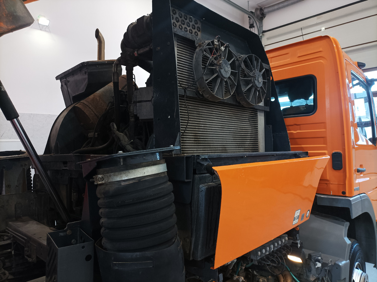 Підмітально-прибиральна машина MERCEDES-BENZ Atego 1018 Zamiatarka Kehrmaschine BUCHER Szczotki L/R PM10 2 Silniki 2012r: фото 15 Підмітально-прибиральна машина MERCEDES-BENZ Atego 1018 Zamiatarka Kehrmaschine BUCHER Szczotki L/R PM10 2 Silniki 2012r: фото 15