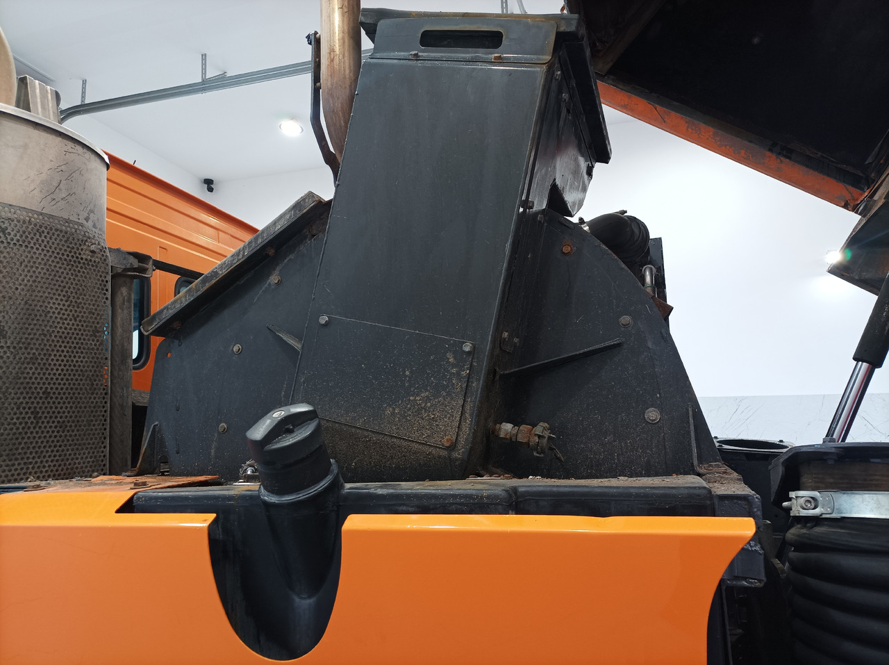 Підмітально-прибиральна машина MERCEDES-BENZ Atego 1018 Zamiatarka Kehrmaschine BUCHER Szczotki L/R PM10 2 Silniki 2012r: фото 16 Підмітально-прибиральна машина MERCEDES-BENZ Atego 1018 Zamiatarka Kehrmaschine BUCHER Szczotki L/R PM10 2 Silniki 2012r: фото 16