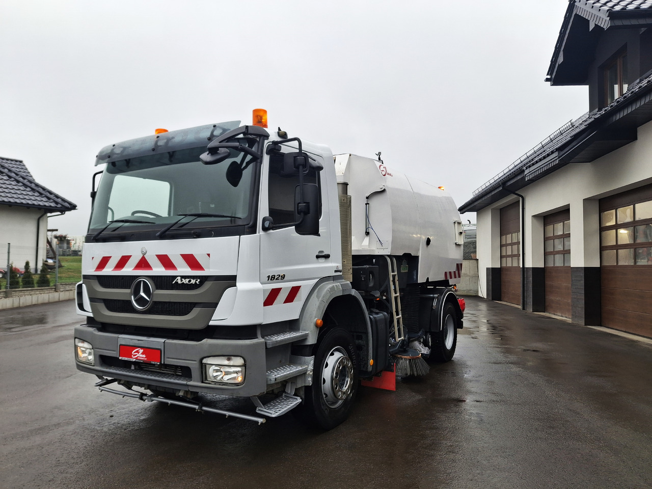 MERCEDES-BENZ Axor 1829 Zamiatarka Kehrmaschine Johnston 2 Motoren Karcher L/R - Підмітально-прибиральна машина: фото 2 MERCEDES-BENZ Axor 1829 Zamiatarka Kehrmaschine Johnston 2 Motoren Karcher L/R - Підмітально-прибиральна машина: фото 2