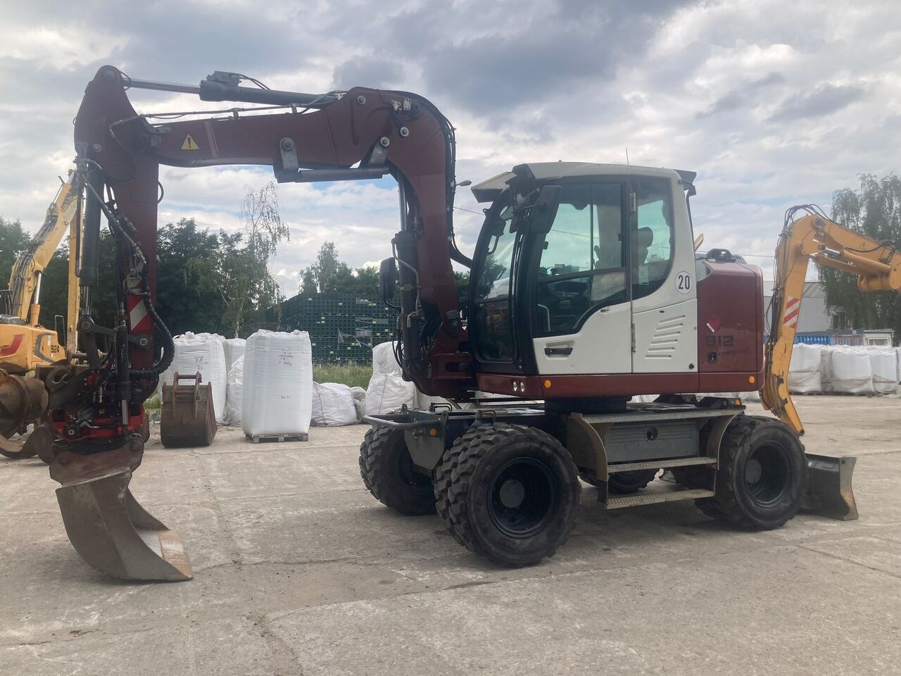 Liebherr A 912 Compact Rotator R4 - Колісний екскаватор: фото 2 Liebherr A 912 Compact Rotator R4 - Колісний екскаватор: фото 2